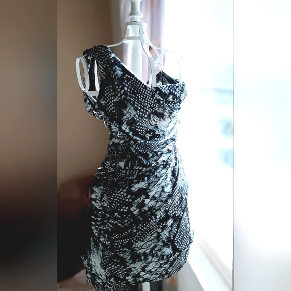 Sapa Sexy Asymmetrical Black and white fitted Hot mini dress M - Picture 1 of 5